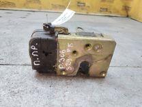 Замок двери передней правой B5Y7DS Peugeot 306 - Фото 1