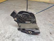 Замок двери задней левой G61RQI Mazda 3 купить в магазине запчастей бу