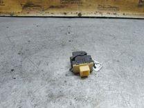 Кнопка стеклоподъемника заднего левого IB9S57 Toyota Avensis купить в магазине запчастей бу