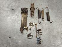 Механизм развода задних тормозных колодок правый NRRLI4 Toyota Avensis Verso