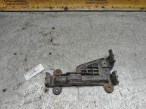 Кронштейн крепления крыла ULJYE8 Audi 100