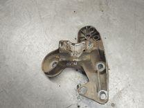 Кронштейн двигателя 19J2TV Audi A4 - Фото 2