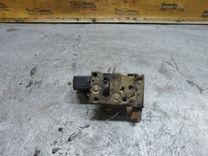 Замок двери передней правой HB9U6Q Peugeot 405