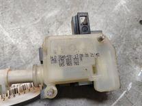 Электропривод запирания лючка топливного бака BEDY0H Volkswagen Touran - Фото 4