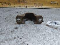 Крепление втулки стабилизатора W62L7W Audi 100 - Фото 2