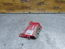 Кронштейн крепления крыла переднего левого 83Z6MJ Peugeot 206