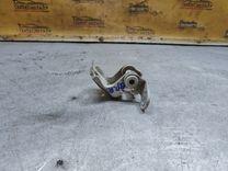 Петля двери передней правой 3LFR73 Skoda Fabia