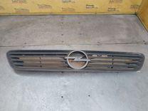 Решетка капота V1ZJSR Opel Astra