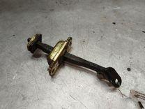 Ограничитель открывания двери задней 90EKQ1 Hyundai Trajet - Фото 1