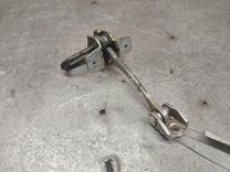 Ограничитель открывания двери задней 62Z1KM Opel Meriva - Фото 1