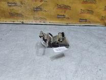 Петля двери передней правой W8UZ18 Volkswagen Touran