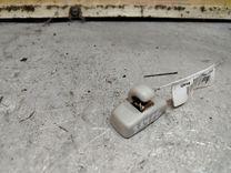 Крепление (крючок) солнцезащитного козырька F03RRW Seat Arosa - Фото 1