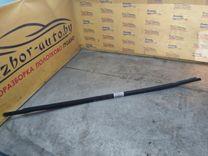 Молдинг стекла двери передней правой наружный 81ZC43 Volkswagen Passat