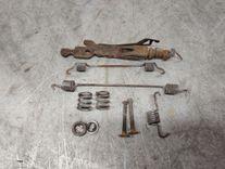 Механизм развода задних тормозных колодок левый 9U48YR Citroen C3 - Фото 1