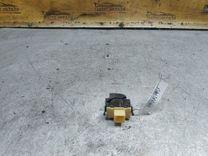 Кнопка стеклоподъемника переднего правого BI6J9H Toyota Avensis купить в магазине запчастей бу