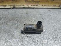 Насос (моторчик) омывателя стекла 5B2R2B Mazda Xedos 6 - Фото 3