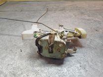 Замок двери передней левой 0J01YV Toyota Yaris Verso