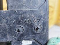 Заглушка (решетка) в бампер передний JJW4Y6 Audi A4 купить в магазине запчастей бу