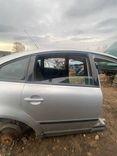 Уплотнитель двери задней правой X1H5Y7 Volkswagen Passat