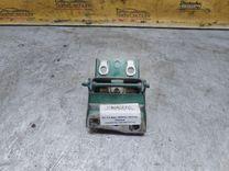 Петля крышки багажника 4P8M5W Chrysler Voyager undefined