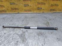 Амортизатор крышки багажника (3-5 двери) AUSA75 Toyota Corolla