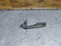 Петля капота правая L2V4GE Mitsubishi Carisma купить на авторазборке