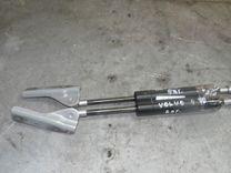 Амортизатор крышки багажника (3-5 двери) 0KX2GK Volvo V70 купить в магазине запчастей бу