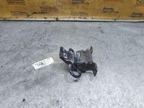 Петля двери задней правой YLYM8T Audi A4