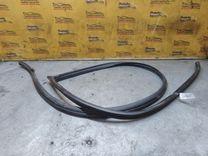 Уплотнитель двери передней правой PNNICV Toyota Avensis - Фото 4