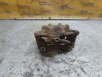 Суппорт передний правый UQS19K Toyota Avensis