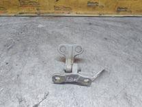 Петля двери передней левой 6M800U Volvo S40 - Фото 1