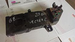 Блок предохранителей 31CB92 Opel Vectra