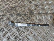 Щеткодержатель задний Q3JQ9U Volkswagen Golf купить в магазине запчастей бу