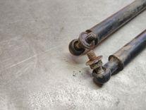 Амортизатор крышки багажника (3-5 двери) YL3U9I Kia Shuma - Фото 2