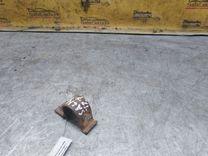 Крепление втулки стабилизатора Y2RTZZ Seat Alhambra купить с доставкой. Огромный выбор запчастей и марок авто. У нас есть практически все.