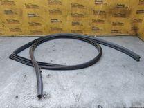 Уплотнитель двери передней правой PNNICV Toyota Avensis - Фото 1