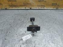 Ограничитель открывания двери задней AXKW1Z Mercedes A W168 - Фото 2