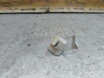 Крепление (крючок) солнцезащитного козырька E3M56V Volkswagen Jetta - Фото 1