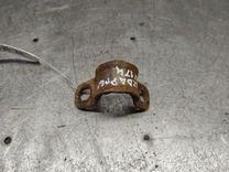 Крепление втулки стабилизатора 1UNX81 Mazda Premacy