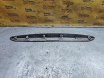 Накладка подсветки номера L8DNAZ Mitsubishi Grandis купить в магазине запчастей бу