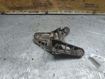 Кронштейн крепления троса КПП K8EN5Z Volkswagen Jetta - Фото 1