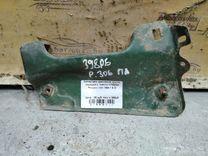 Кронштейн крепления крыла переднего левого W793QH Peugeot 306 - Фото 1