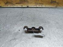 Скоба (кронштейн) крепления форсунки U6B5J8 Audi 80 купить