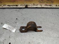 Крепление втулки стабилизатора 4Y51NU Nissan Primera - Фото 1