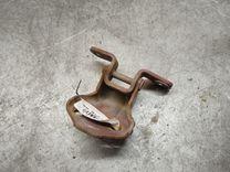 Петля двери передней правой FX6Y83 Mazda 323F купить на авторазборке