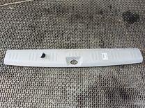 Накладка замка багажника BL8HNW Hyundai Trajet - Фото 1