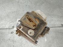 Замок двери передней правой GCJF3D Audi A4