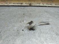 Крепление (крючок) солнцезащитного козырька 5AAP6A Honda FR-V - Фото 1