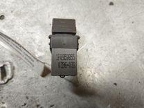 Кнопка стеклоподъемника заднего правого YEDW9N Volkswagen Passat купить на авторазборке