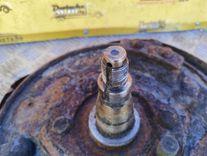 Цапфа задняя (ось ступицы) 4VBTMB Kia Carnival - Фото 6